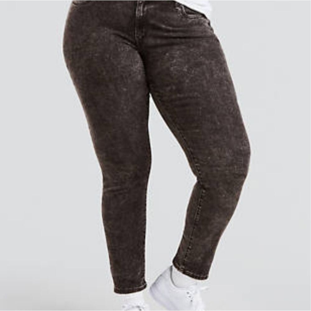 Levi's 711 Size 20W Petite Acid Wash Black Mid-Rise Skinny Jeans Goth Grunge